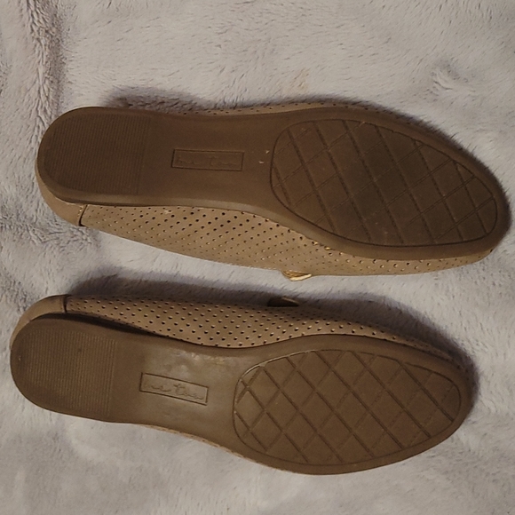 Me Too flats size 8.5 - Picture 3 of 4